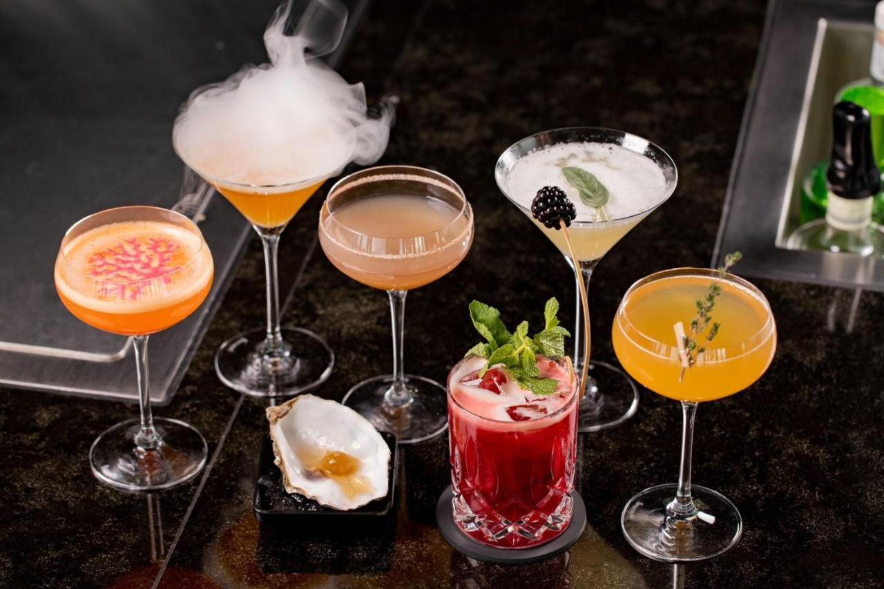 汉堡艾美酒店 外观 照片 A selection of cocktails