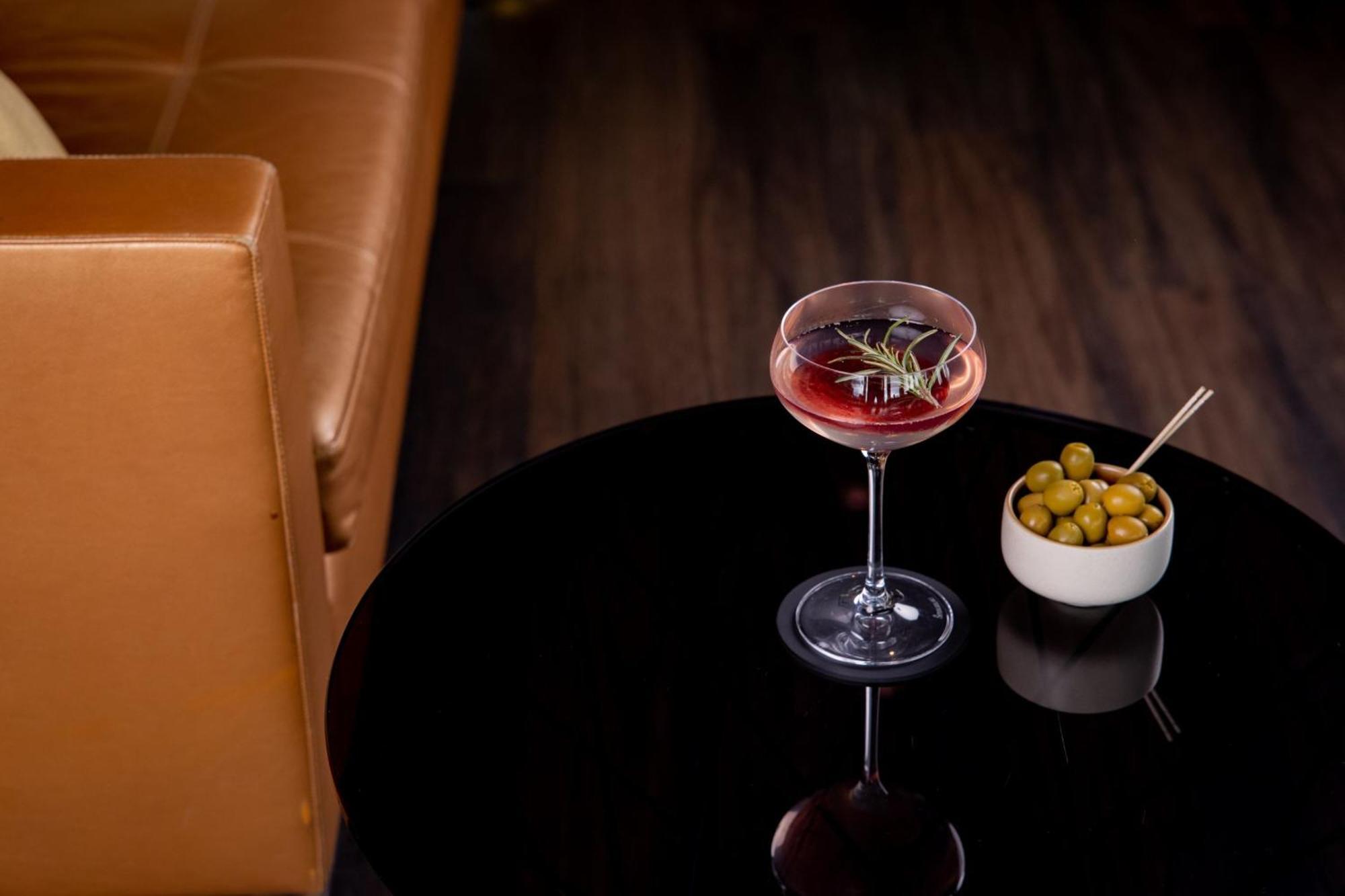 汉堡艾美酒店 外观 照片 A Vesper cocktail